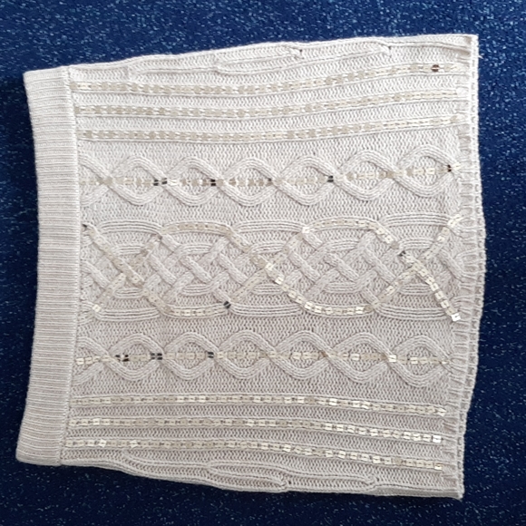 Cable Knit Sweater Skirt w Gold Sequins - Picture 3 of 4